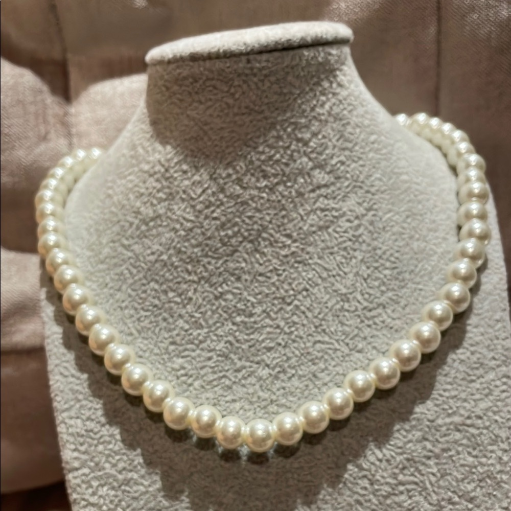 Cream Pearl Necklace Elegant Jewelry Piece 16-17”